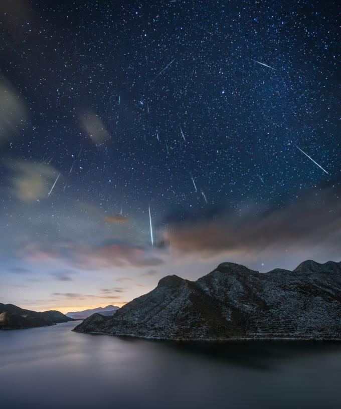 There's Gonna Be A METEOR SHOWER TONIGHT!