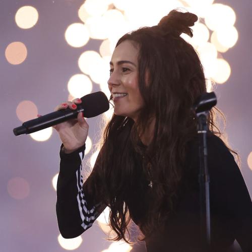 Amy Shark Reveals How She Managed to Get Carpet Burn On Her Chin
