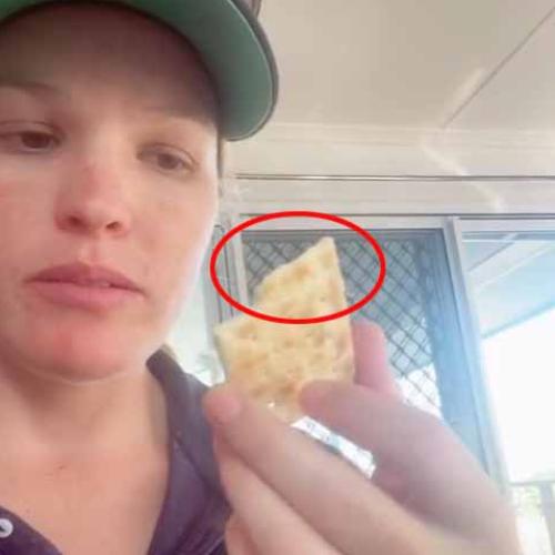 This Trick Guarantees Your Salada Breaks Perfectly Every Single Time