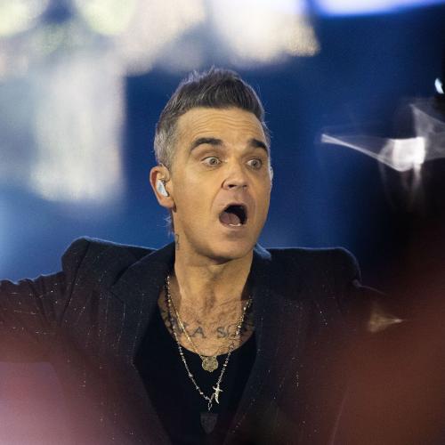 Robbie Williams Insists “I know I’d slaughter it” at Glastonbury Music Festival