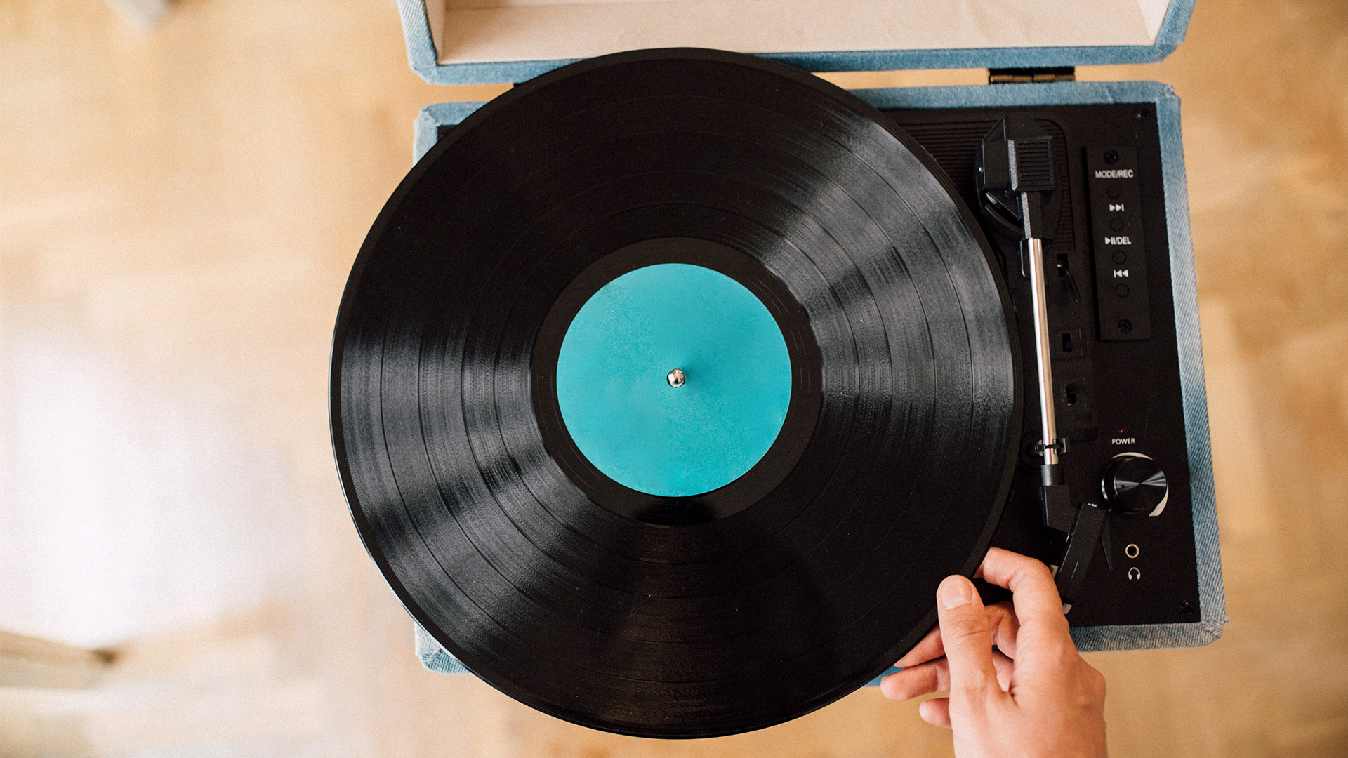 Vinyls Have Officially More Popular Than CDs For The First Time