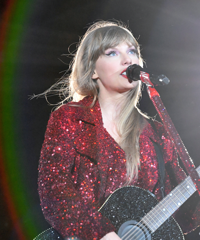 Video Of A Delayed Flight Full Of Singing Swifties Goes Viral Video Of A Delayed Flight Full Of Singing Swifties Goes Viral