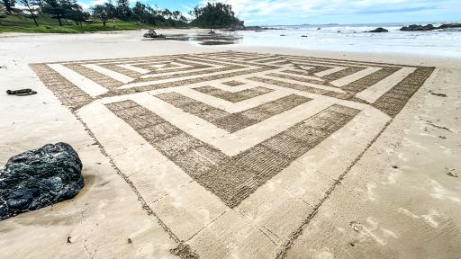 Local Artist Creates Breathtaking Beach Art That Disappears With The Tides