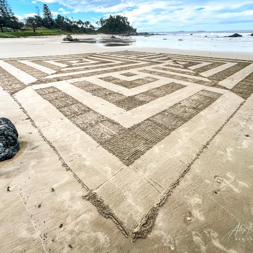Local Artist Creates Breathtaking Beach Art That Disappears With The Tides